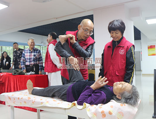 附属乐从医院关爱老年人，传播正能量