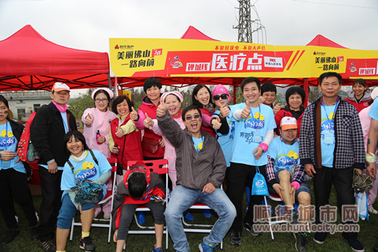 五十公里徒步，有他们“护航”真暖心……