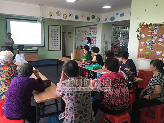 你造吗？老年人眼睛需定期做白内障检测