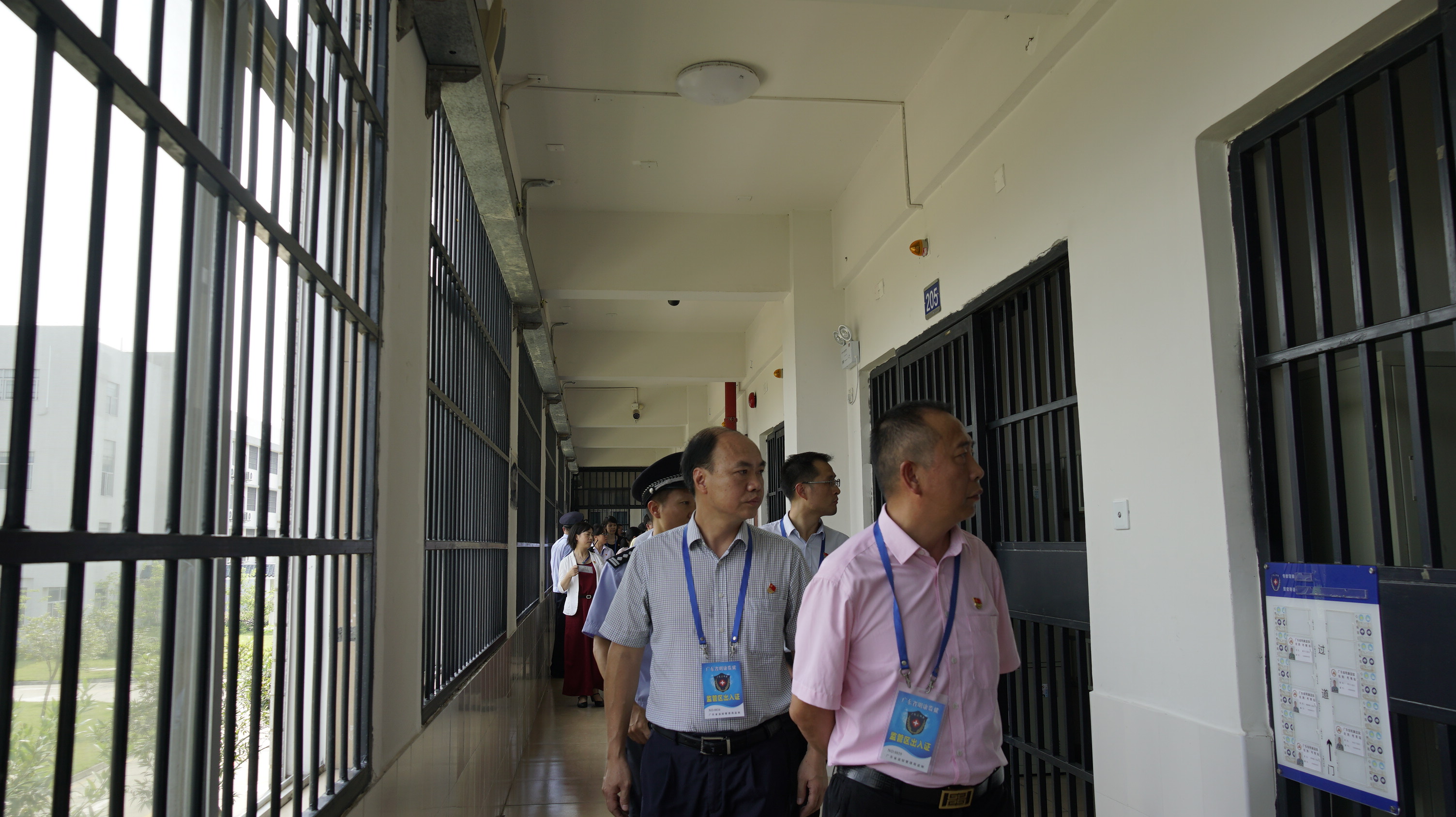 参观监狱2.jpg 参观监狱2.jpg