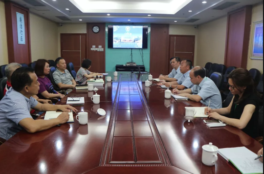 镇党委委员郑建华一行来我院调研