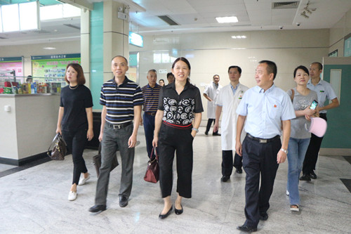 佛山市卫计局俞宙虹副局长带队到我院进行国家卫生镇复审专项督导
