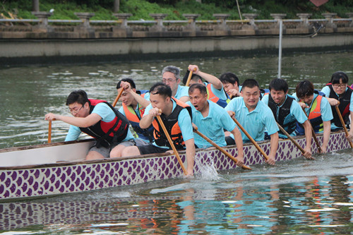 一二！一二！向前冲 划向美好生活！