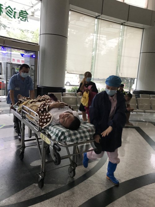 强台风掠过——见证医者的坚守与温情