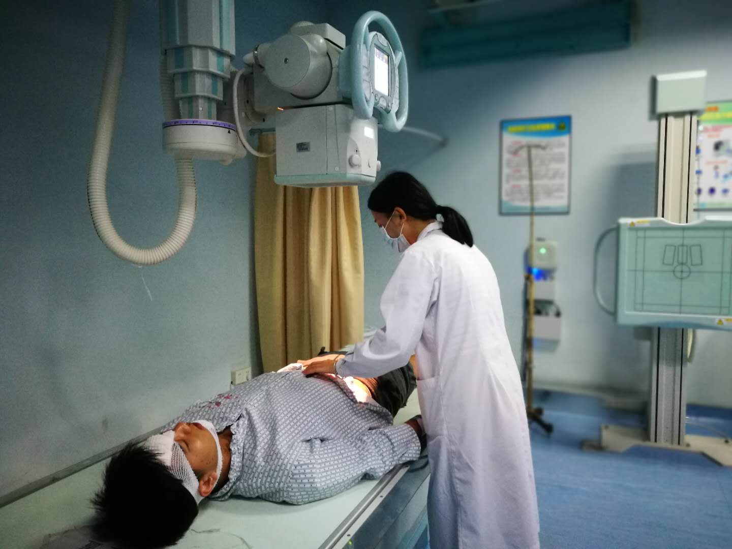 引进拍片新“武器”——DR数字化X光摄影系统