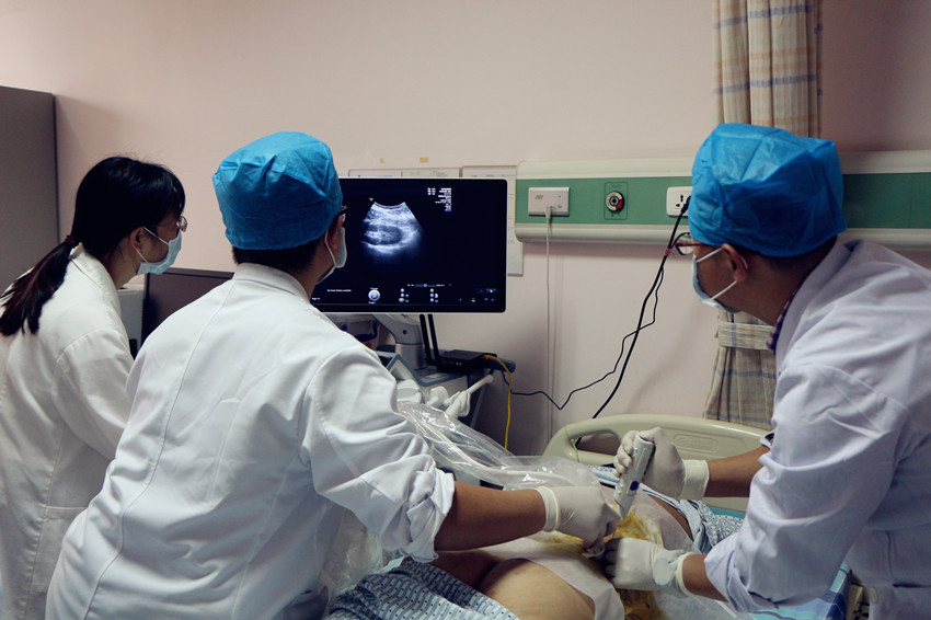 【点赞】首例超声下肾穿刺活检术成功开展，填补技术空白！