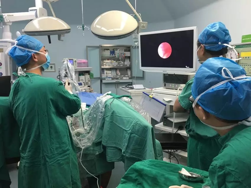 【点赞】泌尿外科再添会“转弯”的手术利器，填补技术空白！