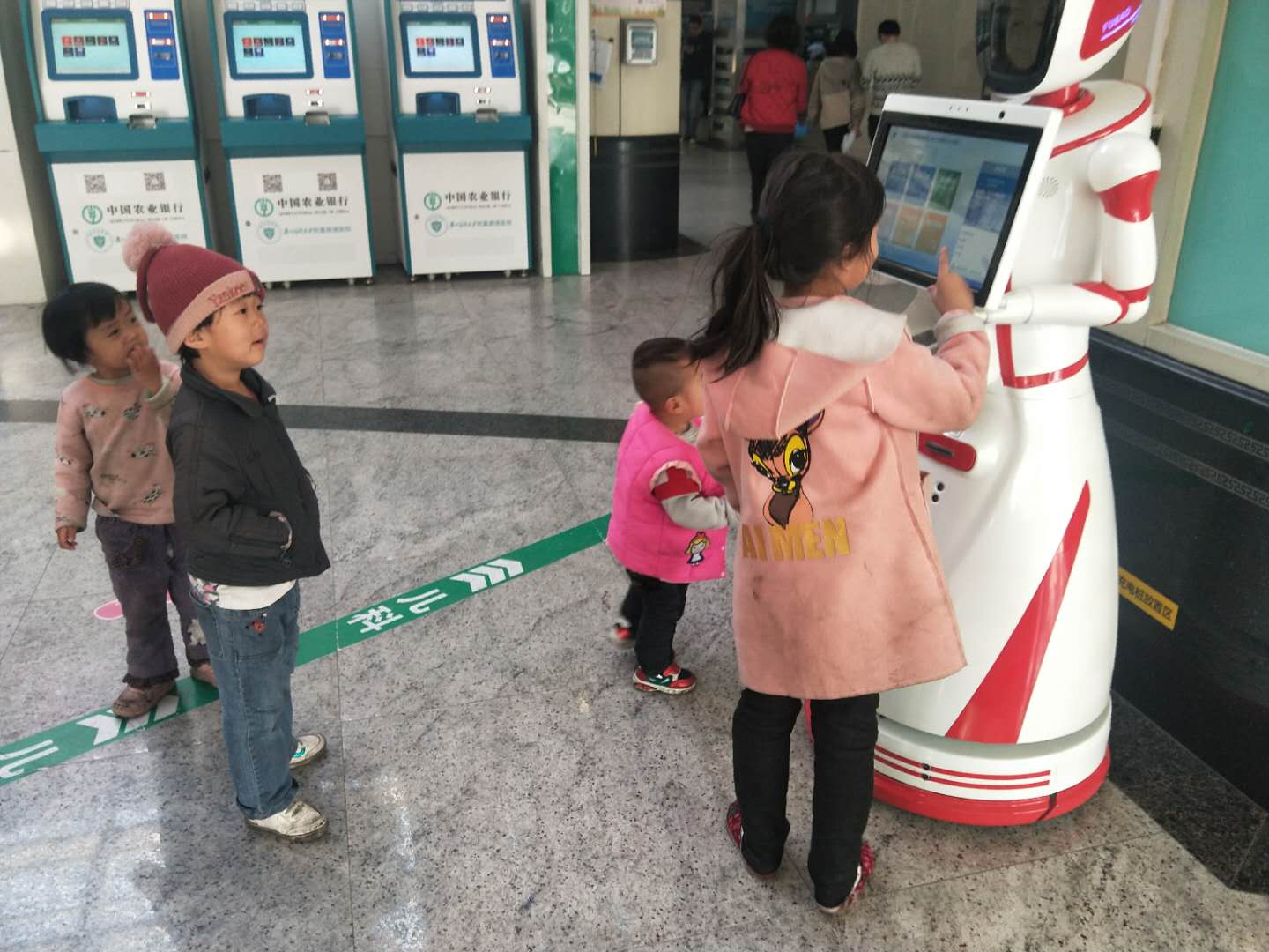 【智慧医疗】医院来了一位新“管家”，她的名字叫“小乐”！