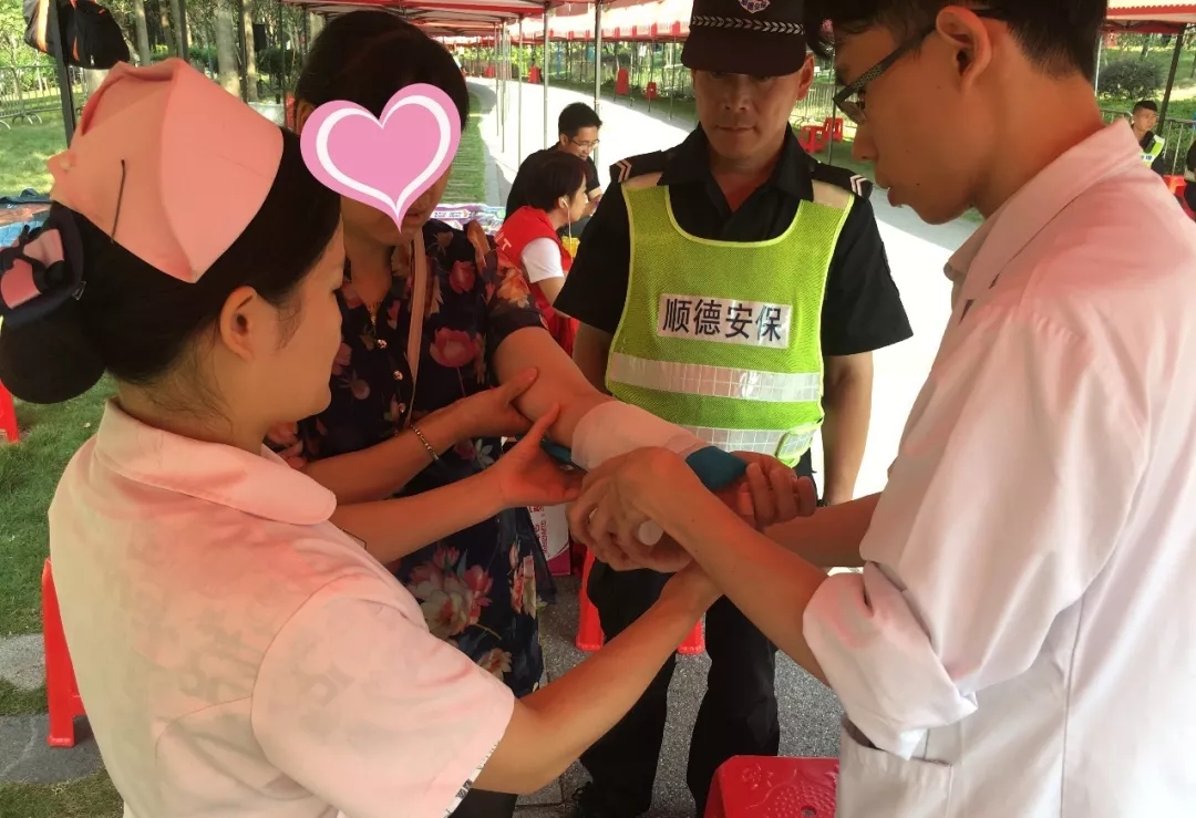 我院17名医务人员为首届佛山市镇（街道）龙舟争霸赛保驾护航