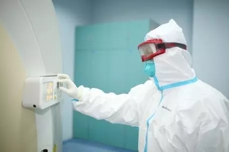 【感恩有您】​“发热门诊疑似病人的移动DR，我来照！”