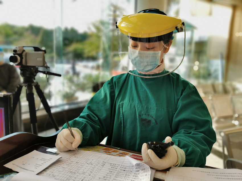 【抗疫人物】崔燕崧：连续11天坚守发热门诊，双眼熬伤的最美逆行者