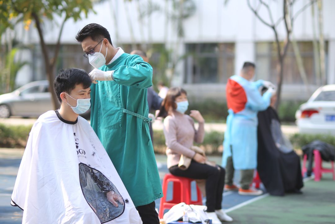 剪去“枝蔓”，静待花开，乐从爱心志愿者为大家解决这“头等大事”！