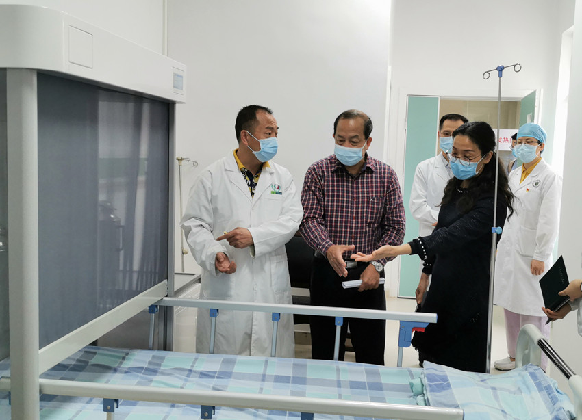 省新冠肺炎防控指挥办疫情防控专家组来我院指导工作