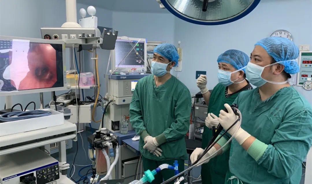 呼研所陈愉教授指导  我院呼吸内科成功开展“硬镜联合胸腔镜诊疗”