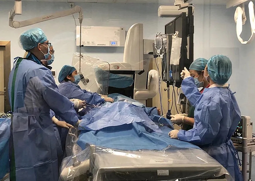 生死竞速！从就诊到手术心脏室颤4次，我院胸痛团队成功抢救突发心梗患者