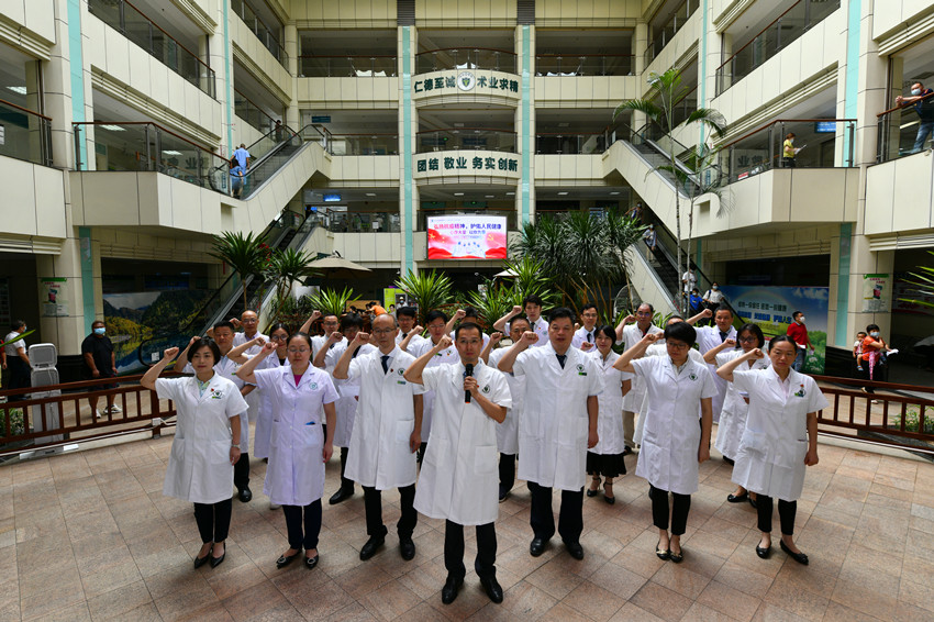 【致敬医师】中国医师节系列活动第二波：誓言铮铮 初心不忘