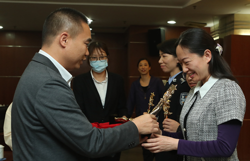 【三八节特辑】奋斗中成就不凡，奉献中再立新功，致敬最美的她们