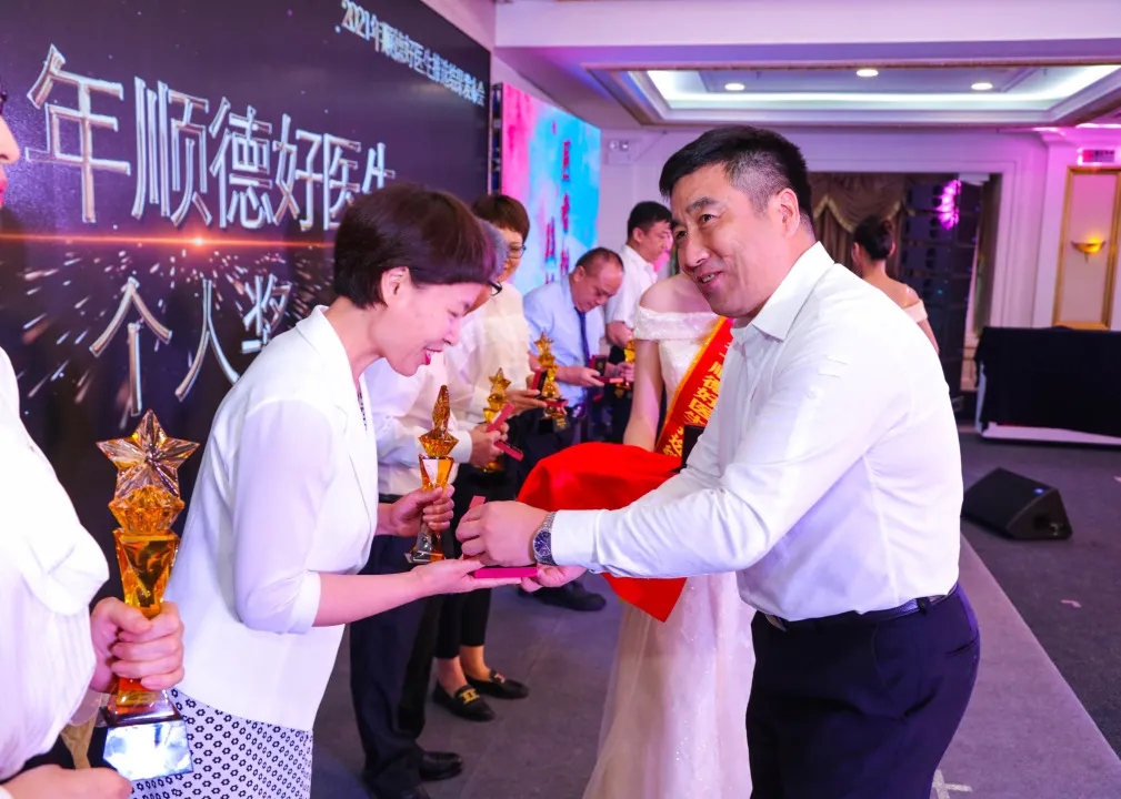 顺德好医生正式加冕！周友芬：继续坚守初心，在站立的地方散发微光