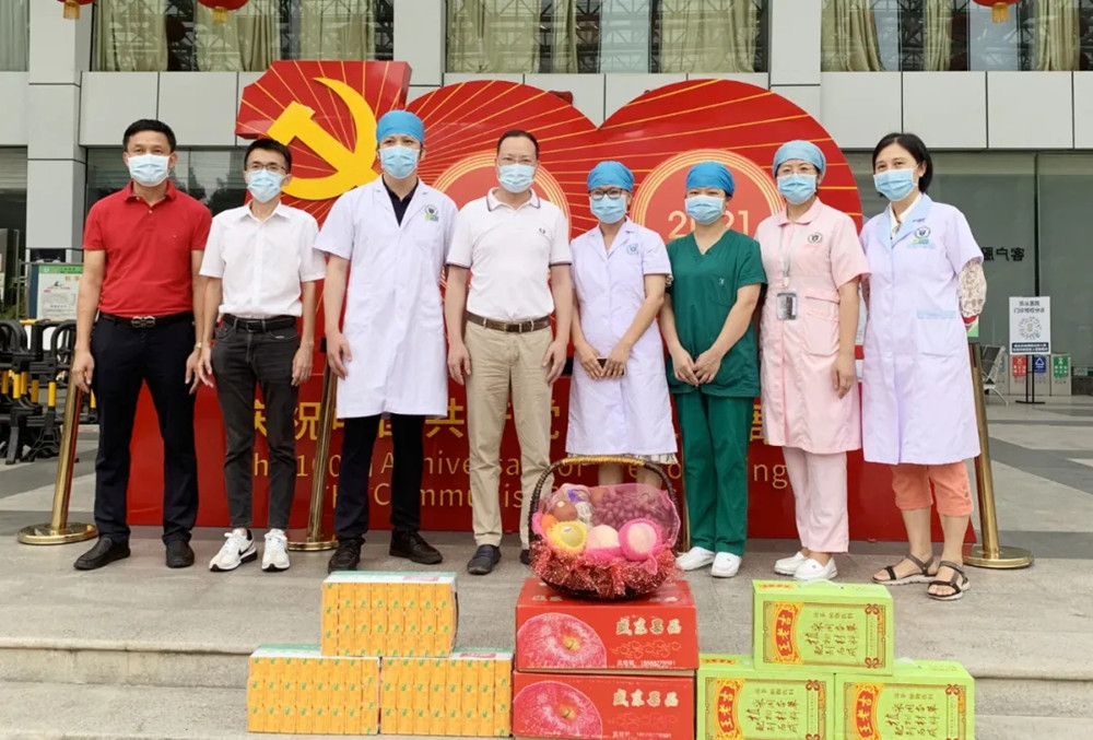 国庆假期首日，乐从镇镇长黄长旺一行到广州医科大学附属顺德医院督导慰问