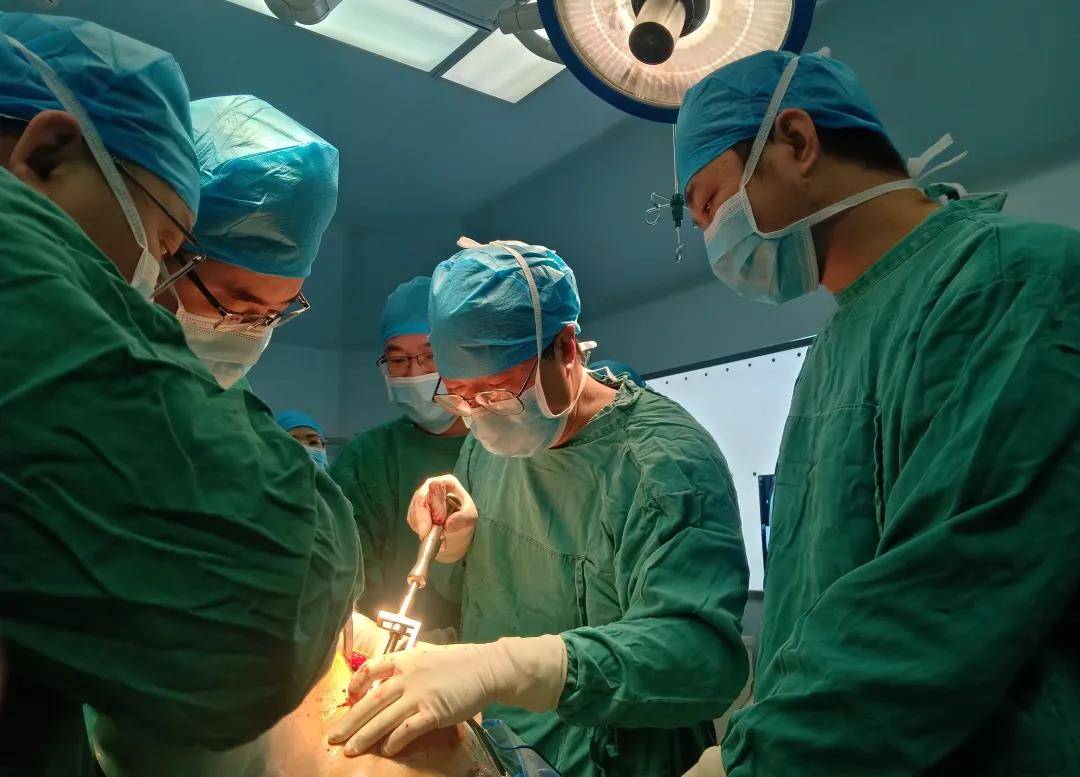 厉害！多学科联合救治，102岁老人骨折后又重新站起来了